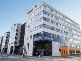 与其相反的是,“七月奇迹”降临里昂,特克斯特辞职换来保级法甲